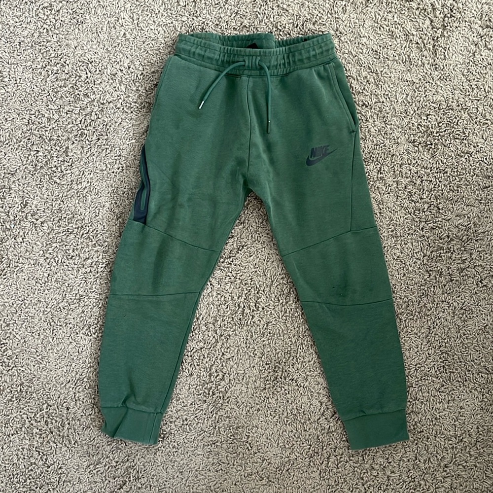 Boys Nike Tech Sweat Pants Size M